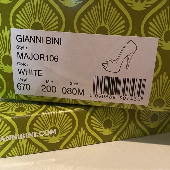 Gianni Bini white heels excellent condition in box - Picture 10 of 11
